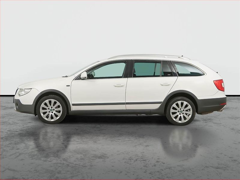 Škoda Superb (2013) Scoutline 2.0 TDI, Navi - fotka 3 z 15
