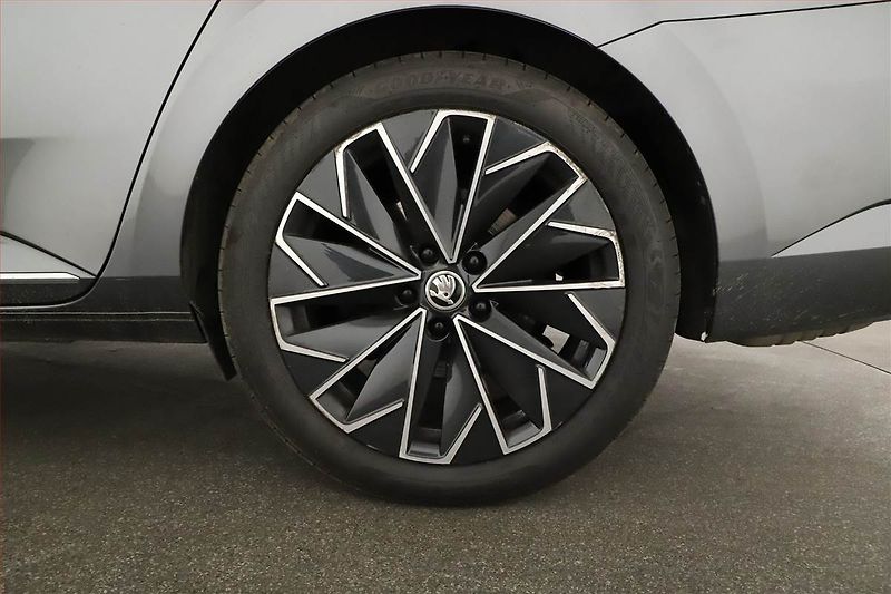 Škoda Superb (2023) Laurin&Klement 2.0 TDI - fotka 20 z 20
