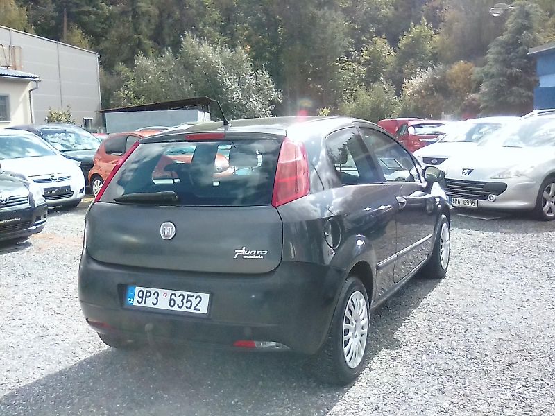 Fiat Punto (2010) 1.2i , 2.majitel - fotka 7 z 32