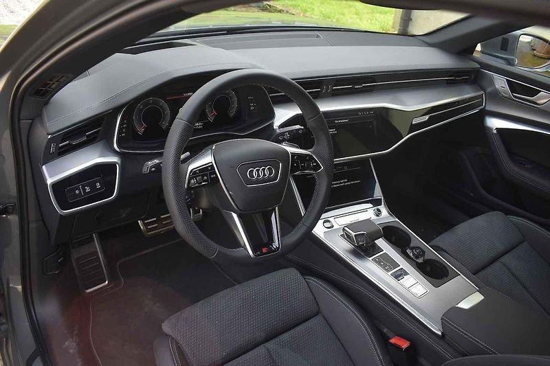 Auto se hodí prakticky na všechny typy silnic