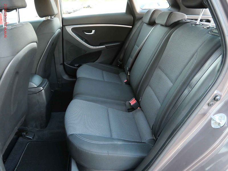Hyundai i30 (2015) 1.6 MPi, 2.maj,ČR, AC, tempo - fotka 10 z 18