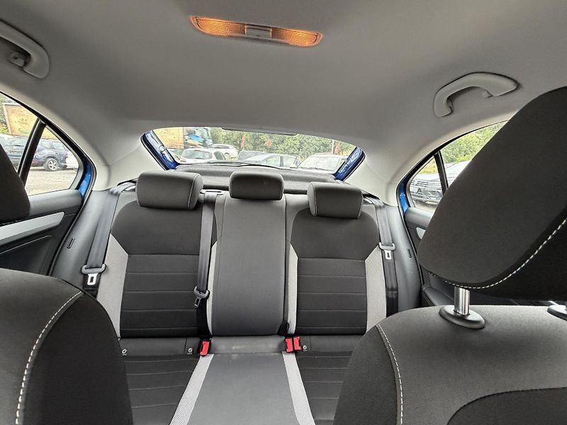 Škoda Rapid 1.0 TSI DPH - fotka 9 z 14