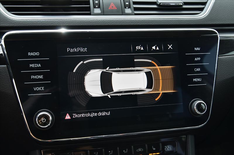 Škoda Superb 2.0 TDI 140kW 4x4 L&K DSG ČR - fotka 25 z 33