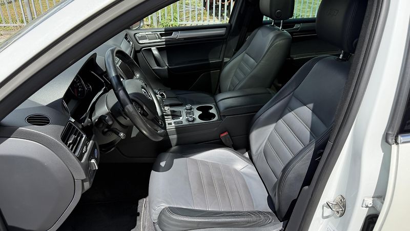 Volkswagen Touareg 3.0TDi*193kW*R-LINE*PERLEŤ - fotka 17 z 35