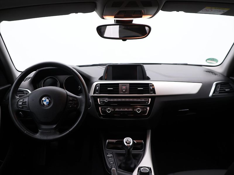BMW Řada 1 1,5 118i Advantage 1.Maj. - fotka 23 z 30