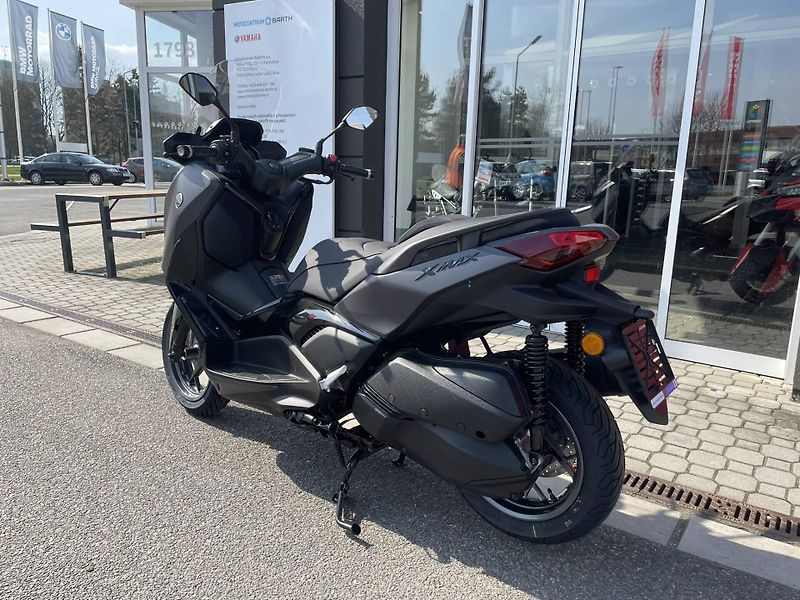 Yamaha (2026) XMAX 300 Tech Max EU5+ - fotka 8 z 12