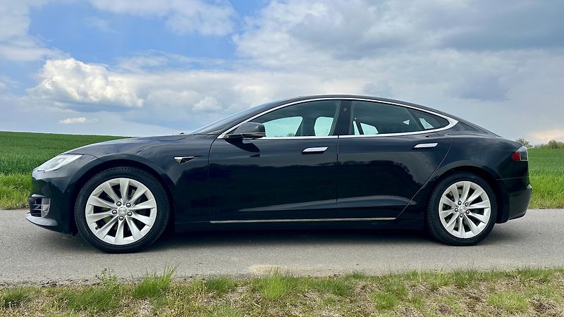 Tesla Model S (2018) - fotka 3 z 26