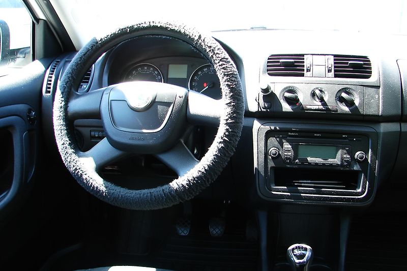 Škoda Fabia 1.6 TDi + KOLA, KLIMA,STK,ČR   - fotka 14 z 35