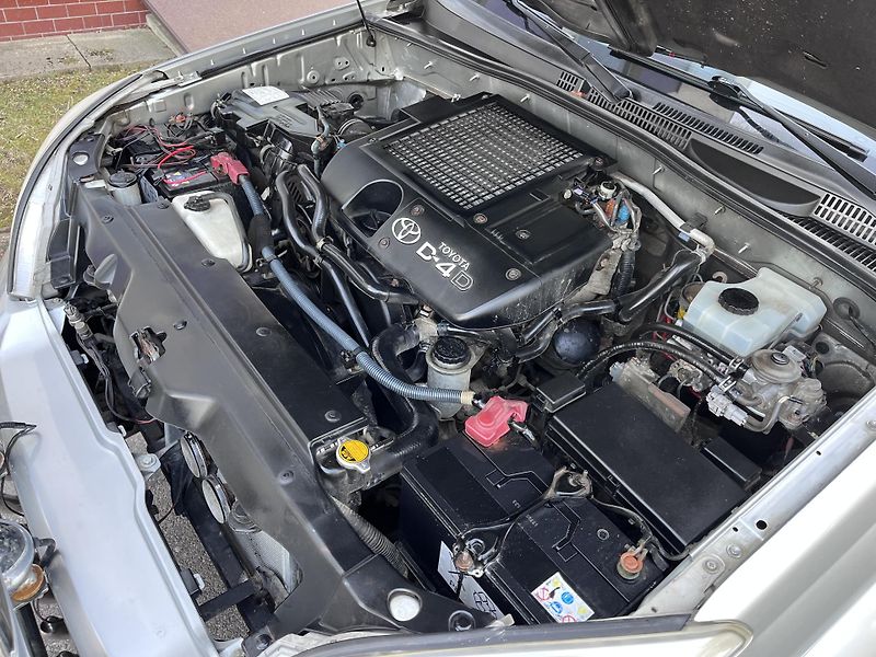 Toyota Land Cruiser 120 3,0D 4WD/automat 8-míst/ČR - fotka 38 z 39