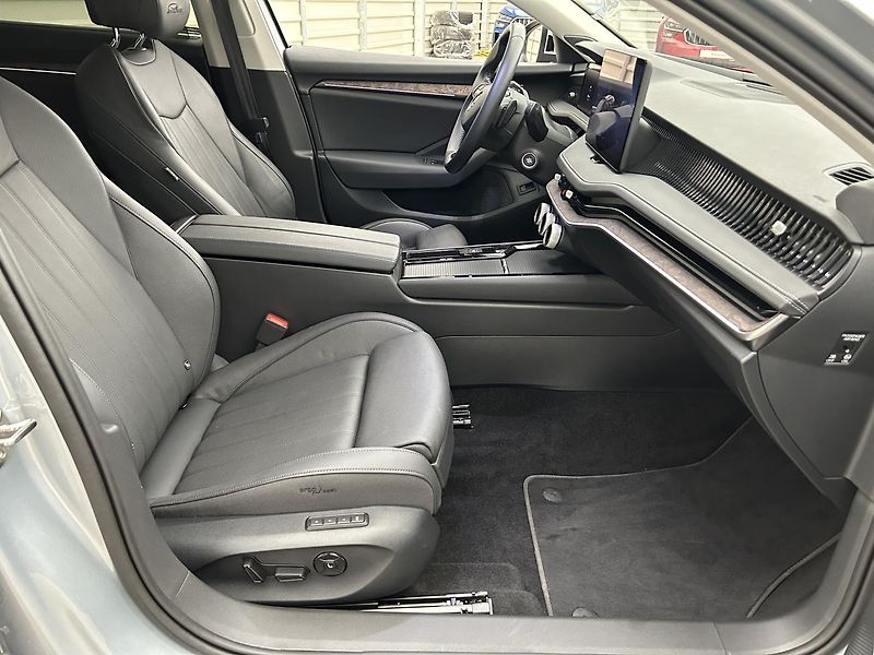 Škoda Superb 2.0 TDI L & K - fotka 31 z 33