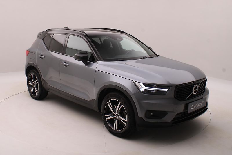 Volvo XC40 D4 AWD R-DESIGN AUT CZ - fotka 16 z 43