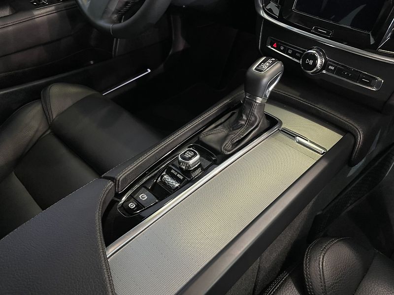 Volvo V90 D5 Cross Country  173 kW AWD - fotka 10 z 17