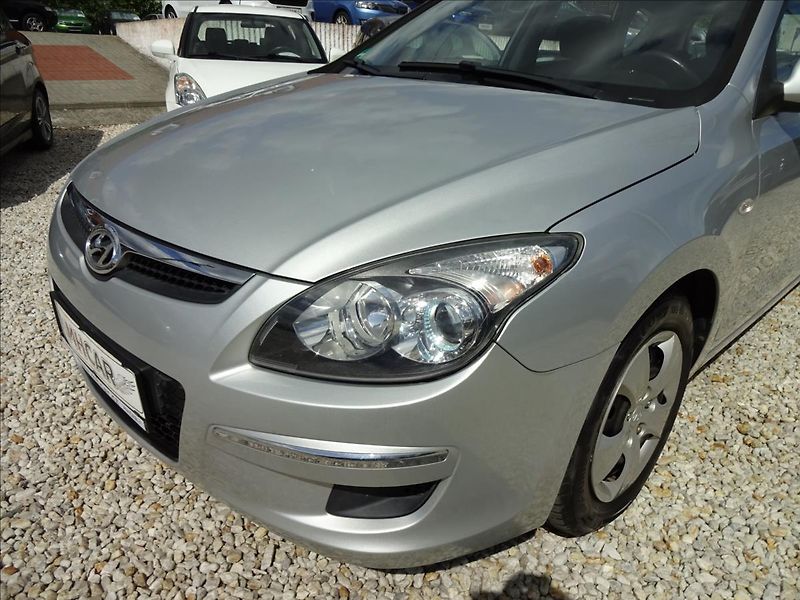 Hyundai i30 1,4i 16V 80kW LPG COMBI - fotka 11 z 46