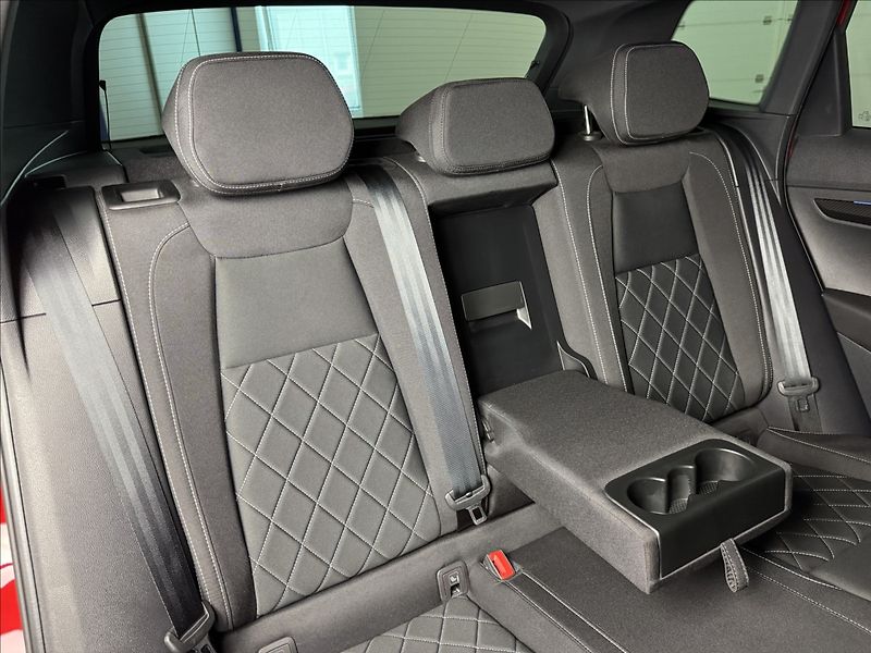 Škoda Karoq 2,0 TDi  DSG Sportline Virtual - fotka 16 z 49