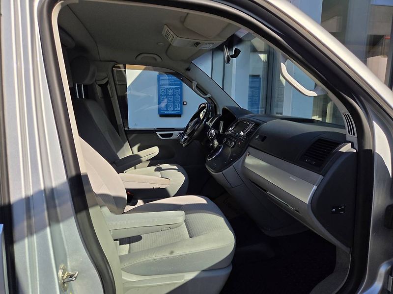 Volkswagen Multivan (2010) 2.0 TDI DSG 132kW - fotka 26 z 27