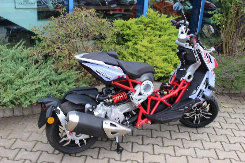 Italjet Dragster 125 (2025) GRESINI TEAM SKLADEM - fotka 5 z 9