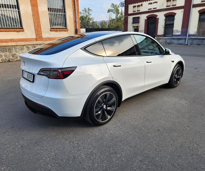 Tesla Model Y (2021) TEPELKO*ZÁRUKA*TAŽNÉ*AWD* - fotka 6 z 45