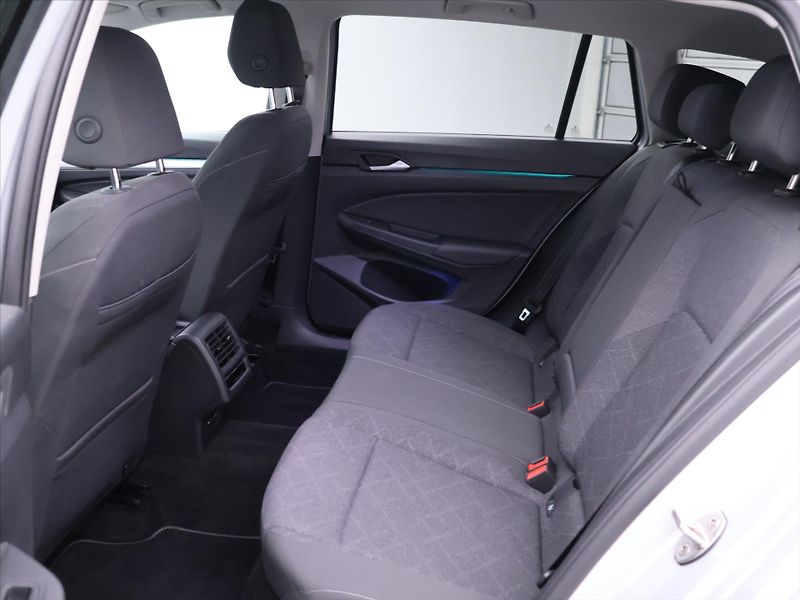 Volkswagen Golf 1,5 TSI 110kW DSG CZ 1.Maj DPH - fotka 15 z 36