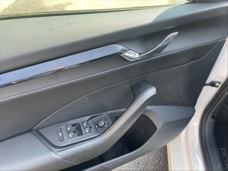 Škoda Octavia 1,0 TSI 81 Ambition - fotka 11 z 11