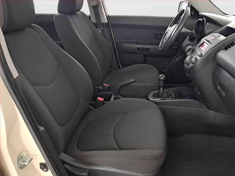 Kia Soul (2010) 1.6 CVVT, po STK, zamluveno - fotka 9 z 17
