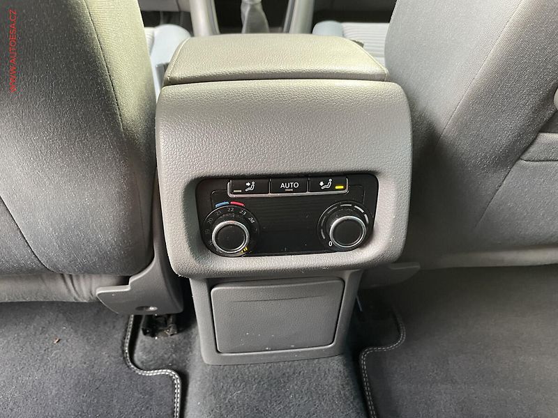 Seat Alhambra (2011) 2.0 TDi 4x4, Style, navi - fotka 11 z 19