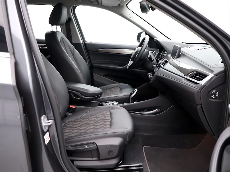 BMW X1 2.0 18d sDrive 110kW CZ - fotka 12 z 31