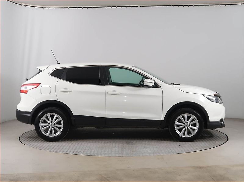 Nissan Qashqai (2017) 1.6 DIG-T, Serv.kniha - fotka 6 z 15
