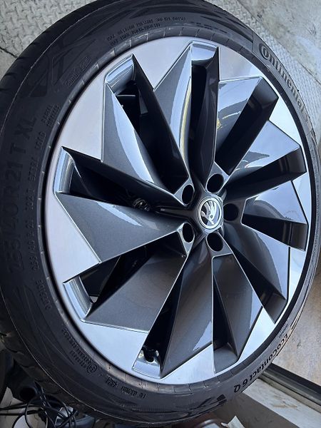 Škoda Enyaq (2022) 80, SOH 93%,TČ, 2 x kola - fotka 16 z 17