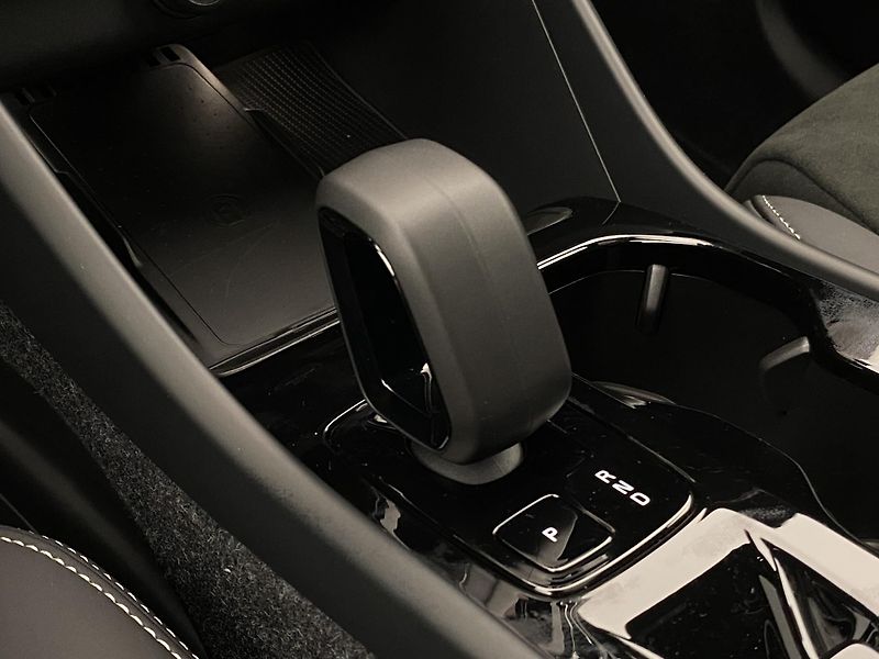 Volvo XC40 (2026) B3 AUT DARK PLUS - fotka 35 z 60
