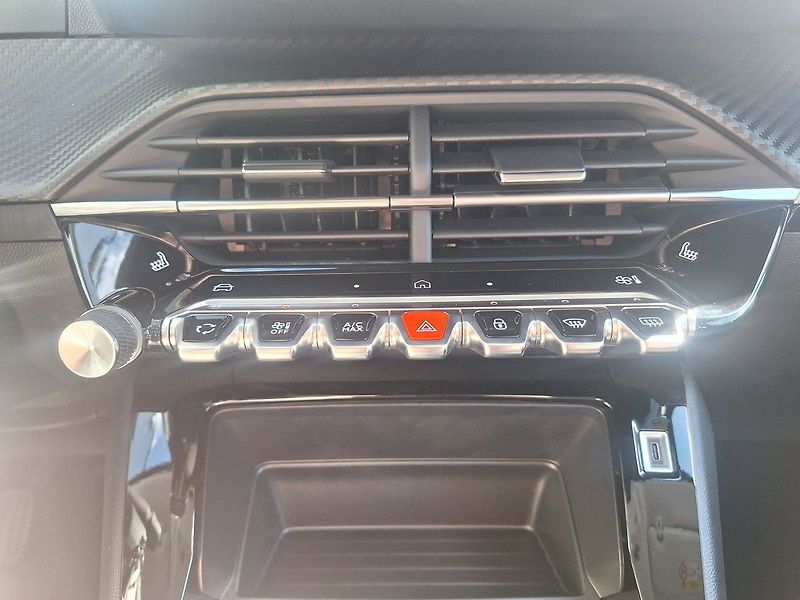 Peugeot 208 (2026) STYLE 1.2 TURBO 100k MAN6 - fotka 13 z 18
