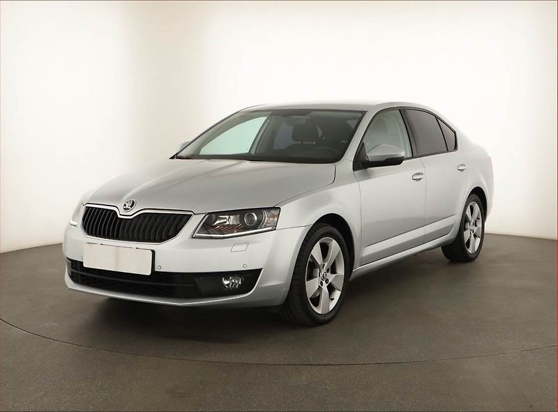 Škoda Octavia (2017) 1.0 TSI, Xenony, Tempomat - fotka 2 z 13