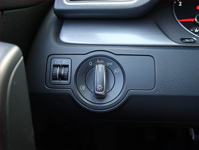 Volkswagen Passat (2013) 2.0 TDI, Navi, Tempomat - fotka 18 z 21