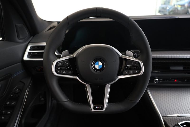 BMW Řada 3 320d xDrive Touring - fotka 10 z 16