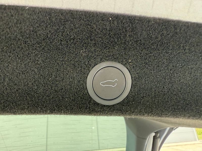 Tesla Model Y (2025) - fotka 21 z 76