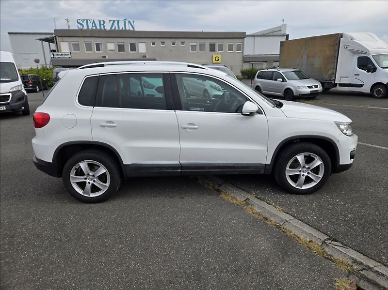 Volkswagen Tiguan 2,0 TDI  4x4 - fotka 4 z 23