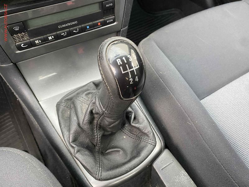 Škoda Octavia (2005) 1.6i, ČR, AC, STK5/28 - fotka 16 z 16
