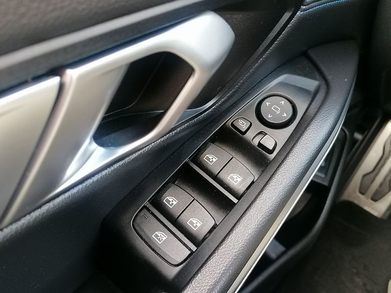 BMW Řada 3 (2023) 320e M-Sport PHEV - fotka 32 z 47