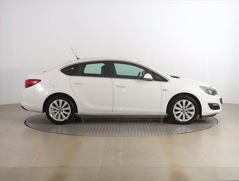 Opel Astra (2015) 1.6 16V, Serv.kniha, Tempomat - fotka 6 z 16