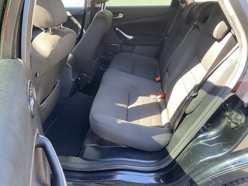 Ford Mondeo (2008) 2.0 TDCi, AC, TZ, park.asist - fotka 10 z 17