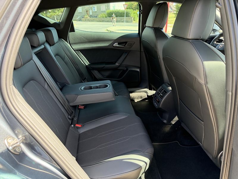 Cupra Formentor 1,5 eTSi/110kW - DSG - fotka 62 z 92