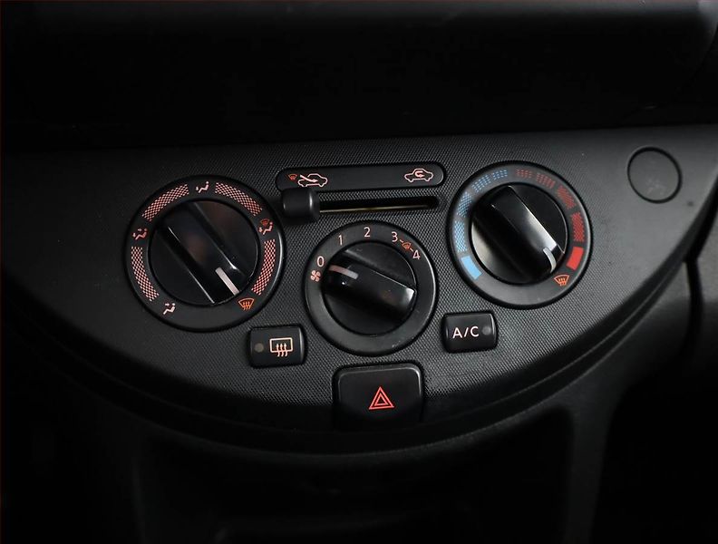 Nissan Note (2009) 1.4, po STK, jezdí výborně - fotka 11 z 15