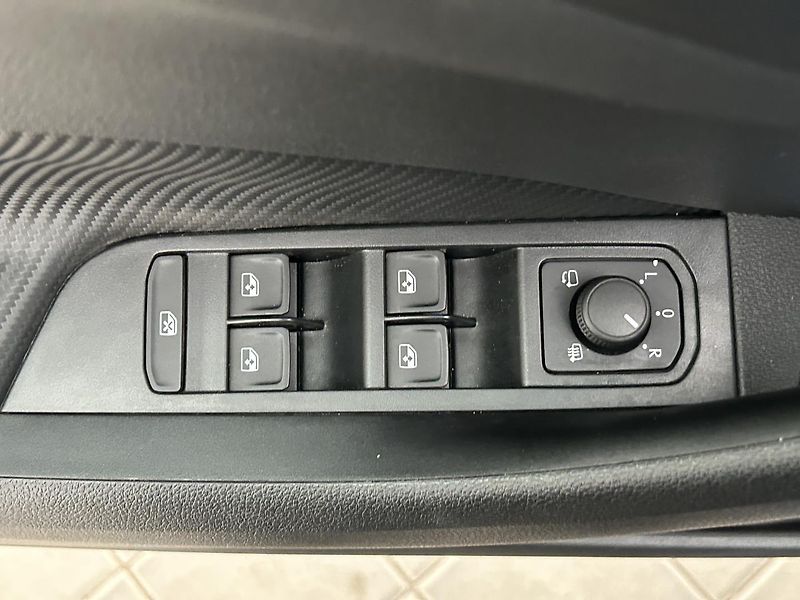 Škoda Kamiq 1.5 TSI Monte Carlo - fotka 17 z 29