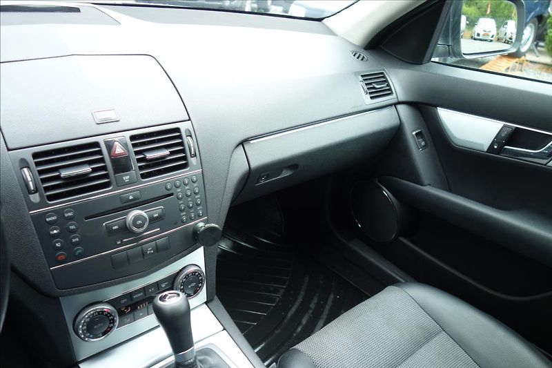 Mercedes-Benz Třídy C 320CDi 165KW, AVANTGARDE. - fotka 30 z 31