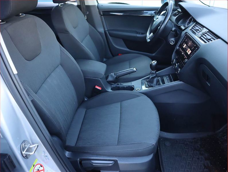 Škoda Octavia (2017) Style 1.6 TDI, Tempomat - fotka 9 z 19