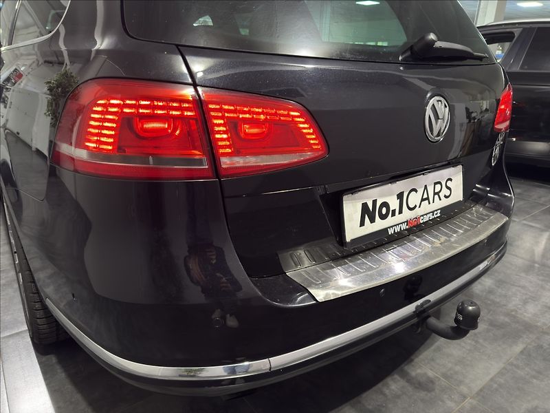 Volkswagen Passat 2,0   TDI DSG 4X4 HIGHLINE ACC - fotka 32 z 37