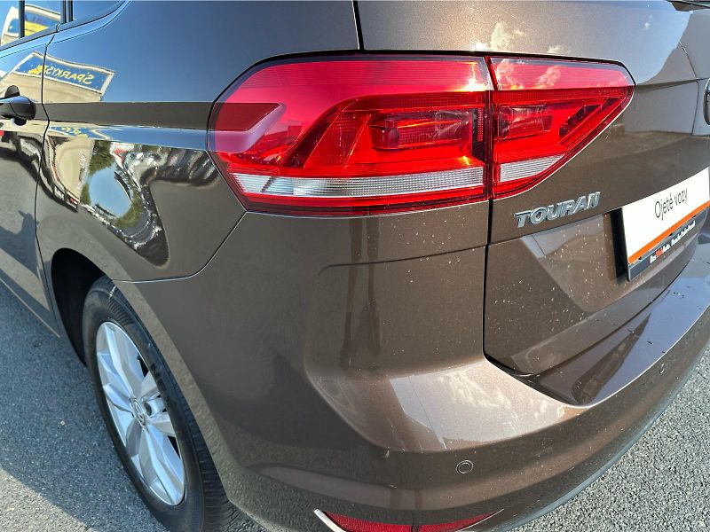 Volkswagen Touran 1.6 TDI Comfortline 7 míst - fotka 21 z 21