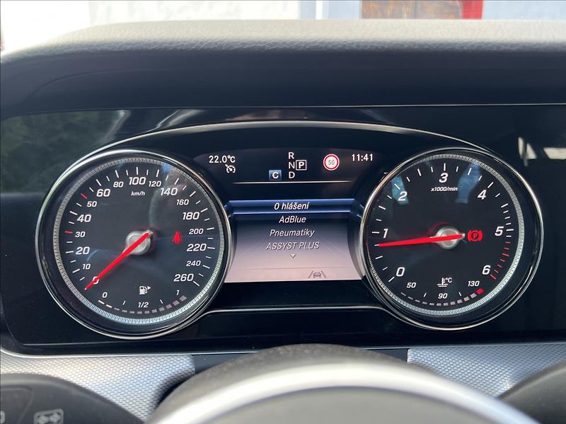 Mercedes-Benz Třídy E 2,0 E 220 d / 9G-TRONIC - fotka 28 z 48