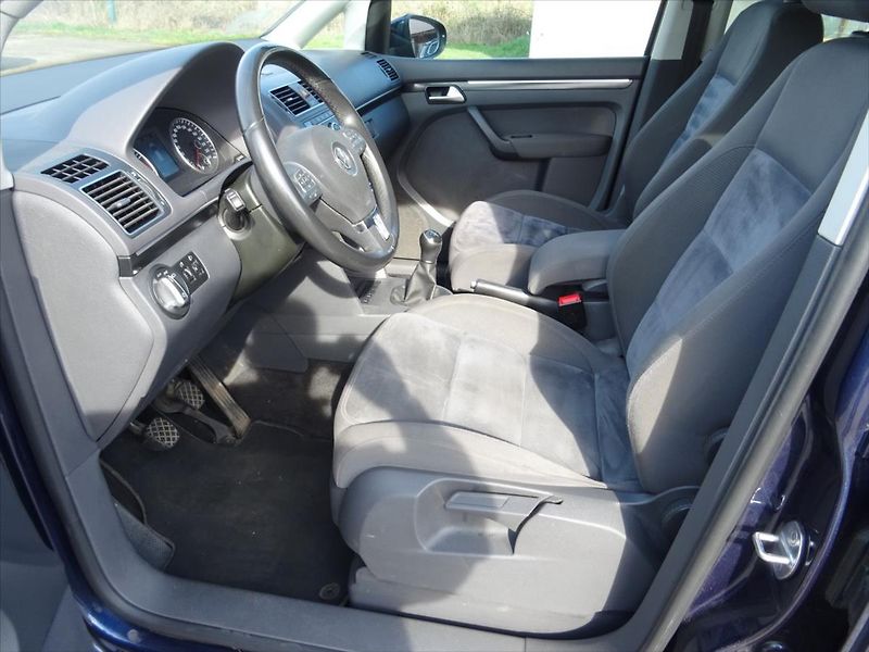Volkswagen Touran 1,2 TSi 77 kW - fotka 9 z 33