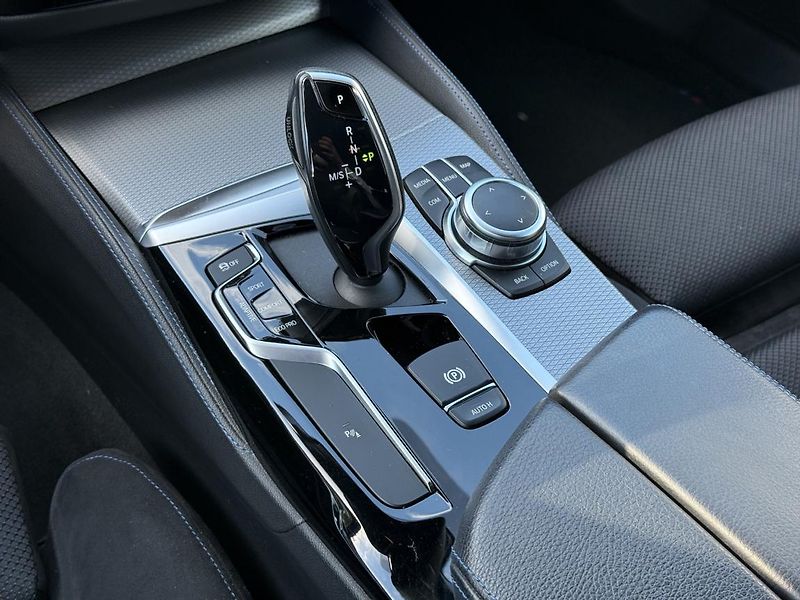 BMW Řada 5 540d xDrive Touring - fotka 12 z 21
