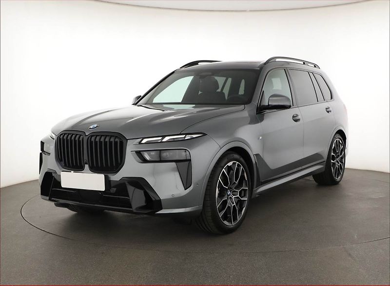 BMW X7 (2025) xDrive40d - fotka 2 z 31